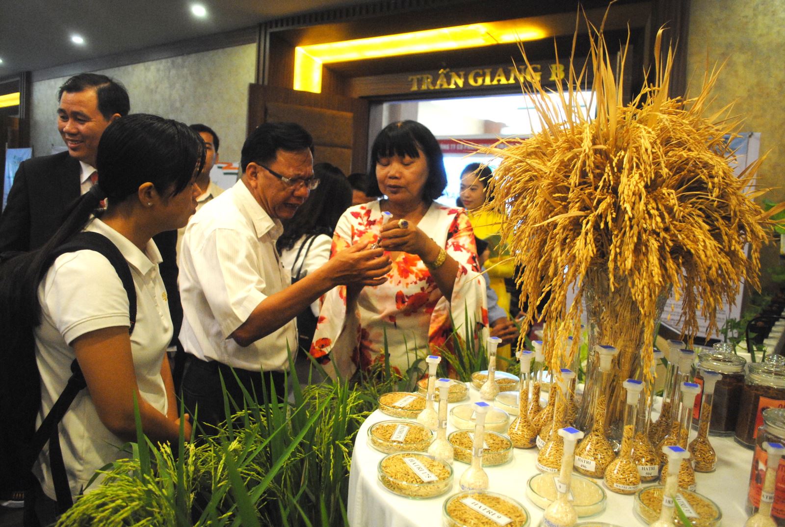 Ứng dụng công nghệ thông minh trong sản xuất nông nghiệp và thủy sản